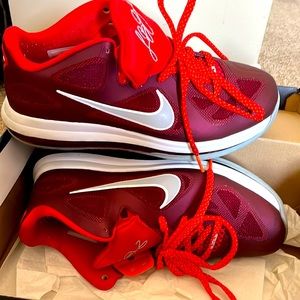 Nine lebron 8 size 10.5 like new